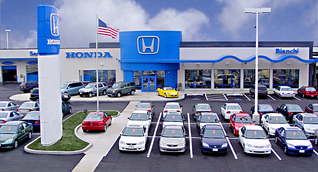 Продажи автомобилей в США упали на 17% из-за дефицита микрочипов