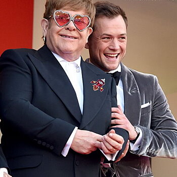 Элтон Джон и Тэрон Эджертон показали самые яркие моменты жизни и кино (Видео)