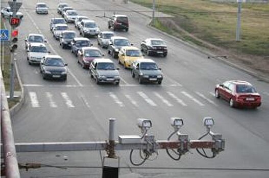 На омских дорогах за год установили 142 новых стационарных камеры