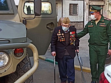 94-летний ветеран из Самары прокатился по городу на броневике