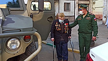 94-летний ветеран из Самары прокатился по городу на броневике