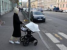 В Твери девочка в одном подгузнике выбежала на автостраду