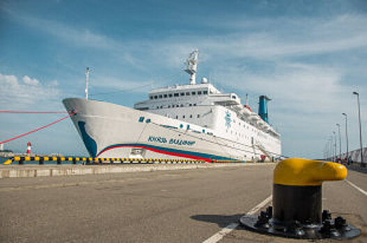 Куба приняла британское судно с зараженными коронавирусом туристами