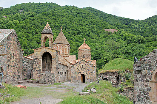 Дремучие мифы о Нагорном Карабахе: известные туристы раскопали правду