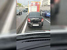 В Москве на видео попало, как Lada Granta блокировала проезд скорой с мигалками