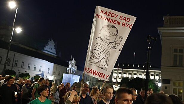 МИД Польши заявил о попытках свергнуть правительство
