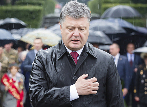 Порошенко объявил всеукраинский траур