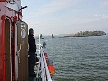 Сухогруз с 14 моряками сел на мель в Приморье