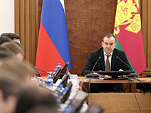 Кондратьев поручил обеспечить средствами защиты всех, кто оказывает помощь населению в Краснодарском крае