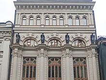 Главному фасаду бывшей аптеки Феррейна вернули исторический цвет