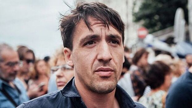 Актер артур смольянинов биография личная фото Желавший воевать против России Артур Смольянинов порвал повестку в ВСУ и сбежал 