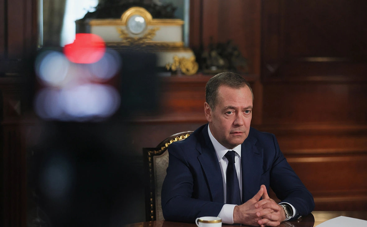 Медведев посоветовал лидерам ЕС «залить хлеб»