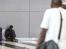 Пассажирку публично унизили в аэропорту за откровенный наряд