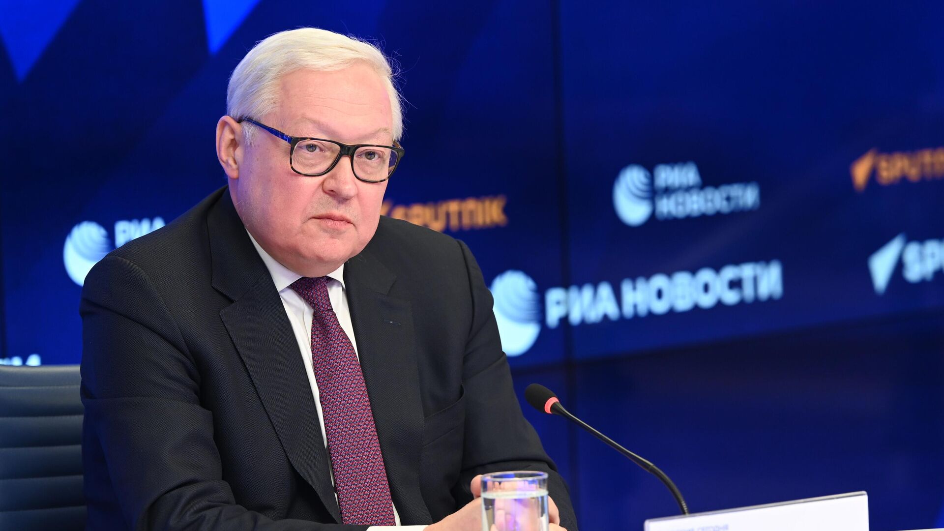 Рябков: западные политики не смогут сидеть в бункерах в случае ядерного конфликта