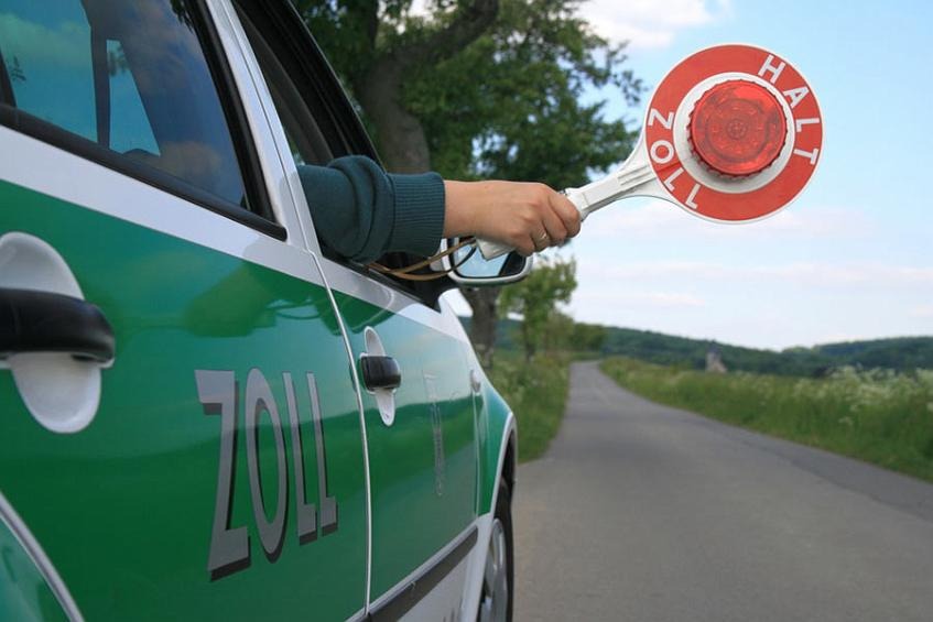 «Фонтанка.ру»: На территории Германии начали изымать автомобили с российскими номерами