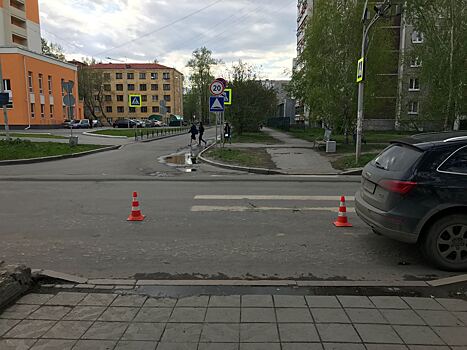 Во Втузгородке Audi проехала по ноге 8-летней школьнице, которая перебегала дорогу по «зебре»