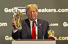 Трамп начал продавать золотые кроссовки с буквой «Т»