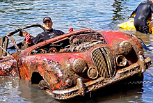 Посмотрите на Jaguar и Corvette, которые десятилетия пролежали в реке