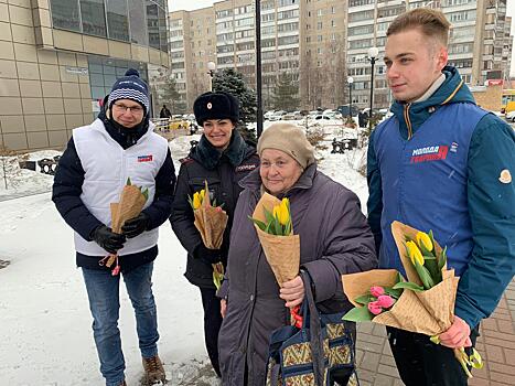 Больше 5 тысяч цветов подарили женщинам молодогвардейцы Подмосковья