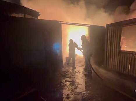 Крупный пожар произошел на складе в подмосковном Пушкине