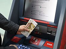 Эксперт рассказал о краже мошенниками денег через банкоматы