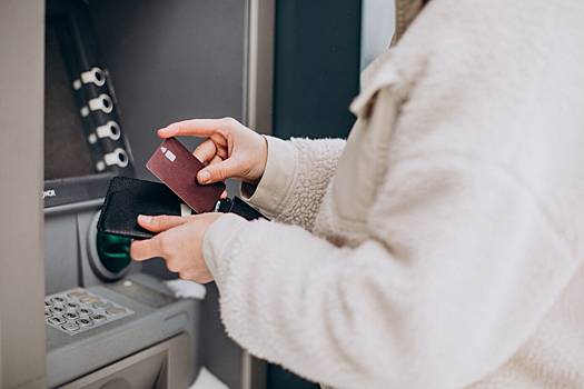 Эксперт объяснила, могут ли банкоматы принимать поддельные купюры