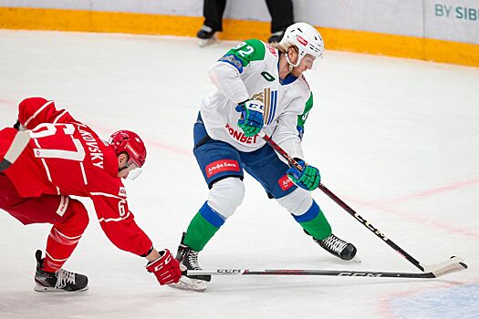 Виктор Козлов оценил игру Алексея Пустозёрова и назвал причину спада у хоккеиста