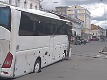 Автобус с туристами провалился в яму в Нижнем Новгороде