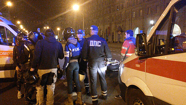 Ночное столкновение скорой и мотоцикла в Минске: кадры с места ДТП