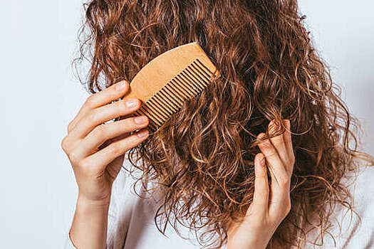 Трихолог Аверкина: осенью волосы становятся ломкими из-за дефицита витамина D