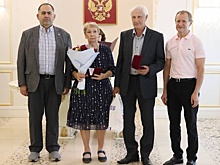 Семьям из Екатеринбурга вручили знаки отличия "Совет да любовь"