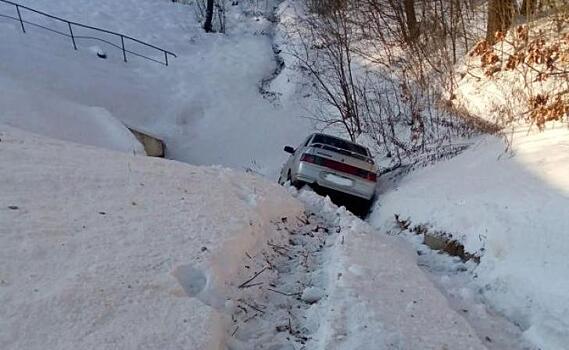 В Железногорском районе Курской области «десятка» съехала в кювет