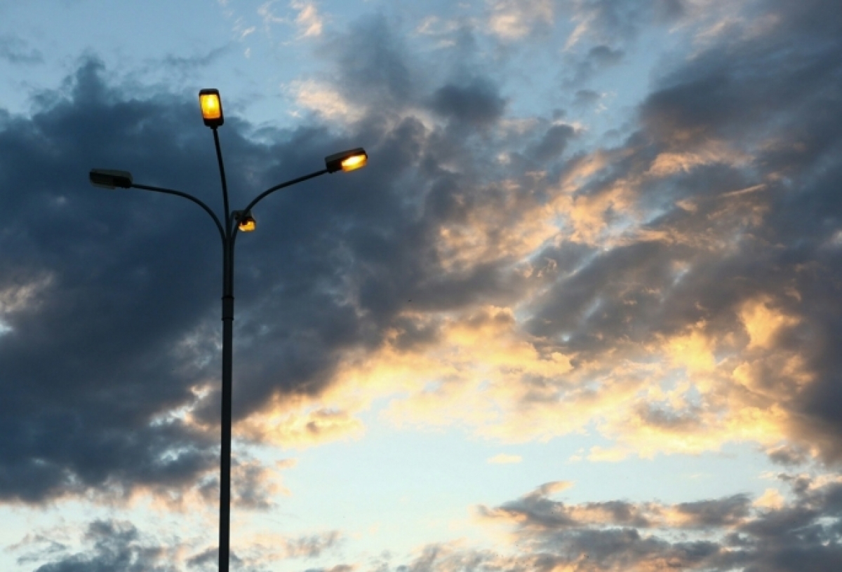 До конца июня освещение в Омске проведут еще на четырех улицах