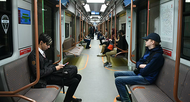 В России предложили запустить в метро вагоны для женщин