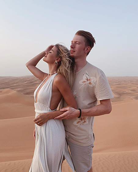 Брак Никиты Преснякова и Алена Красновой все же распался. Весь год ходили слухи о проблемах в семье внука Пугачевой. Согласно источникам, причиной разрыва стало желание Никиты строить карьеру в США, тогда как Алена хотела вернуться в Россию.