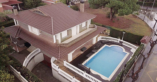 «Занимаются бизнесом». Откуда у семьи Грудинина особняк в Испании за 55 млн рублей