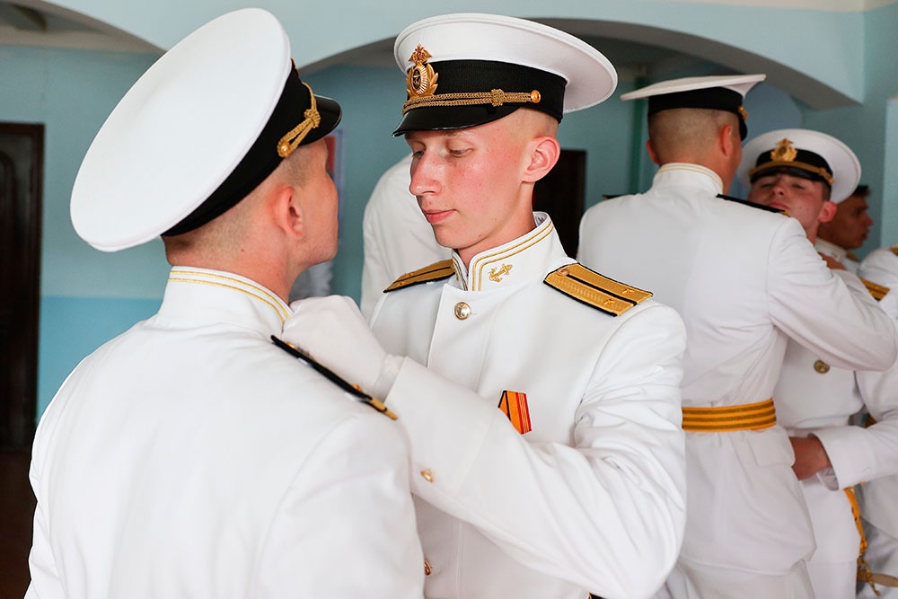 Генералам Росгвардии запретили носить папахи