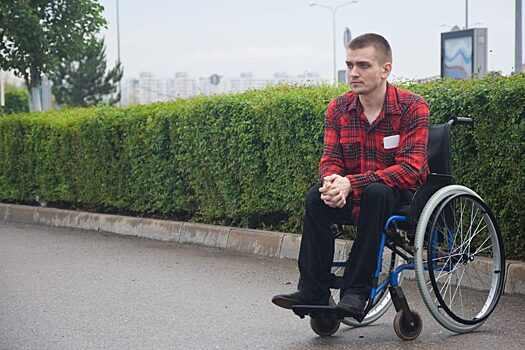 Участковый в Краснодаре составил протокол на инвалида-колясочника за уклонение от лечения наркомании; у него в доме отказываются ставить пандус