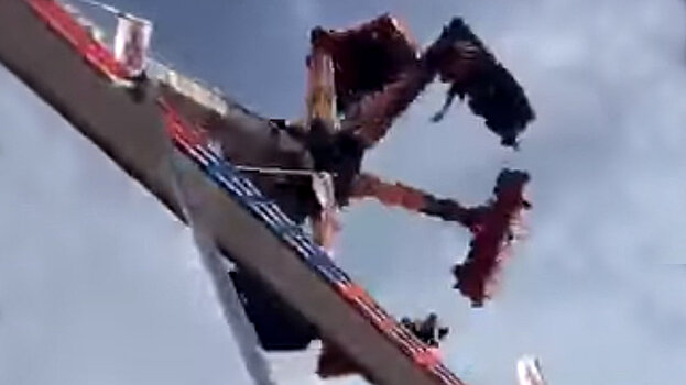 Трагедия на аттракционе в Америке: кадры аварии