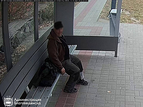 Благовещенец снова испортил автобусную остановку