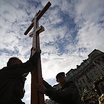 Духовенство УПЦ МП в Житомире борется с коронавирсом своими методами - видео