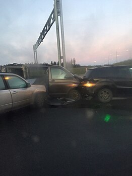 Авария с участием восьми машин частично заблокировала Приозерское шоссе