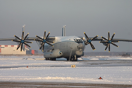 Самый большой в мире турбовинтовой самолет Ан-22 «Антей» покинул Новосибирск