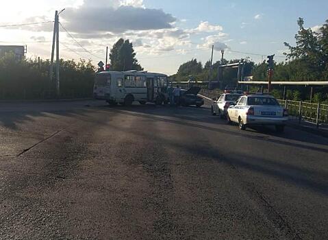 18-летняя девушка пострадала при столкновении с автобусом в Кузбассе