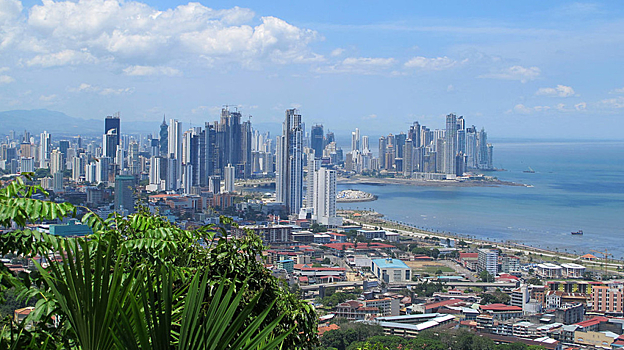 Власти Панамы ввели гендерные ограничения для посетителей ТЦ из-за COVID-19