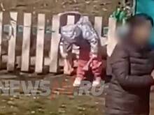 В России повешенную на забор воспитанницу детского сада сняли на видео