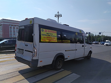 В Курске на улице Ленина столкнулись маршрутка и ПАЗик