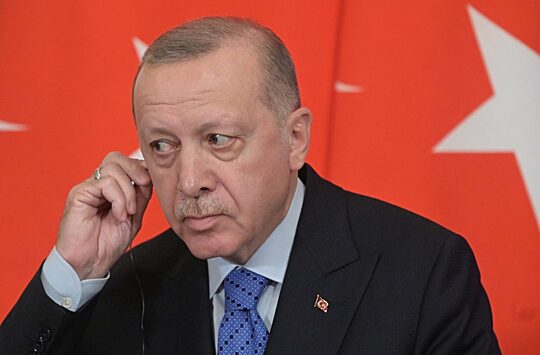 Эрдоган поддержал валюту и обрушил акции