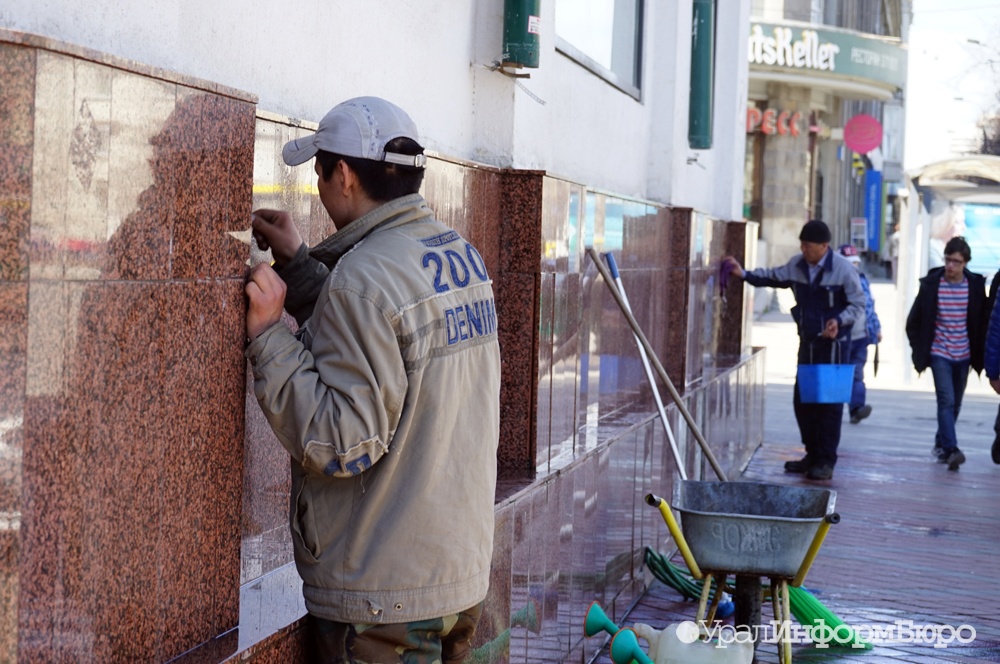 Власти Екатеринбурга хотят привлечь к уборке улиц студентов