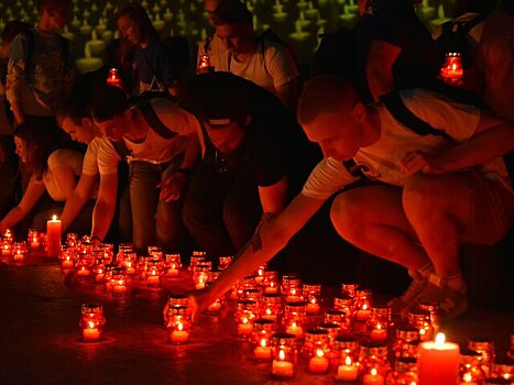 Москва онлайн покажет мемориальную акцию "Свеча памяти" у стен Музея Победы